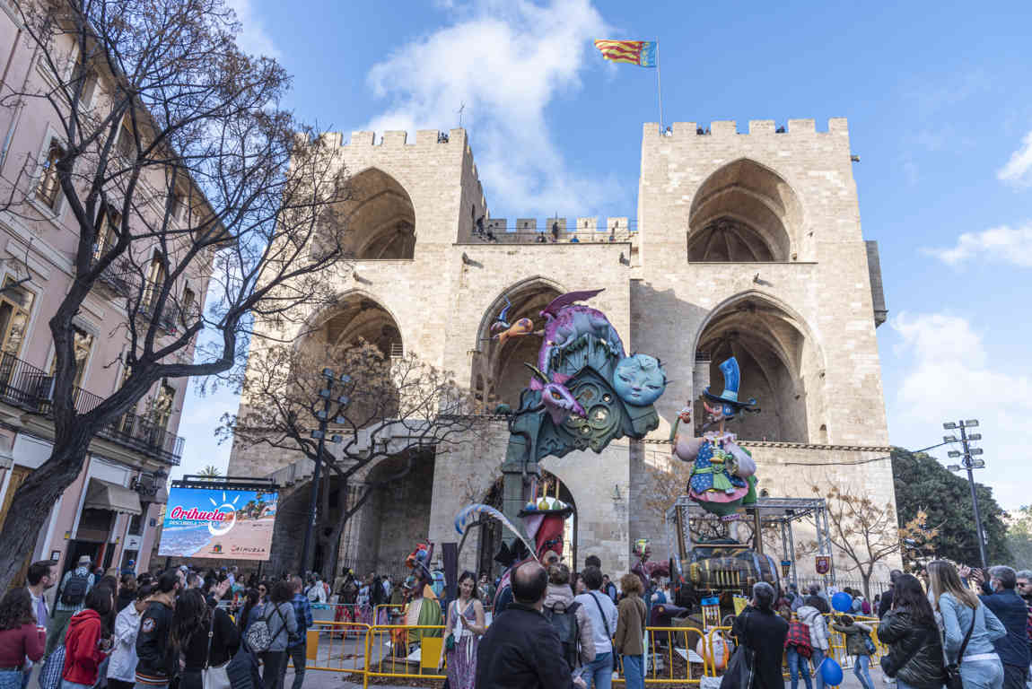 Valencia - fallas 2023 - falla Torres de Serranos 01 .jpg